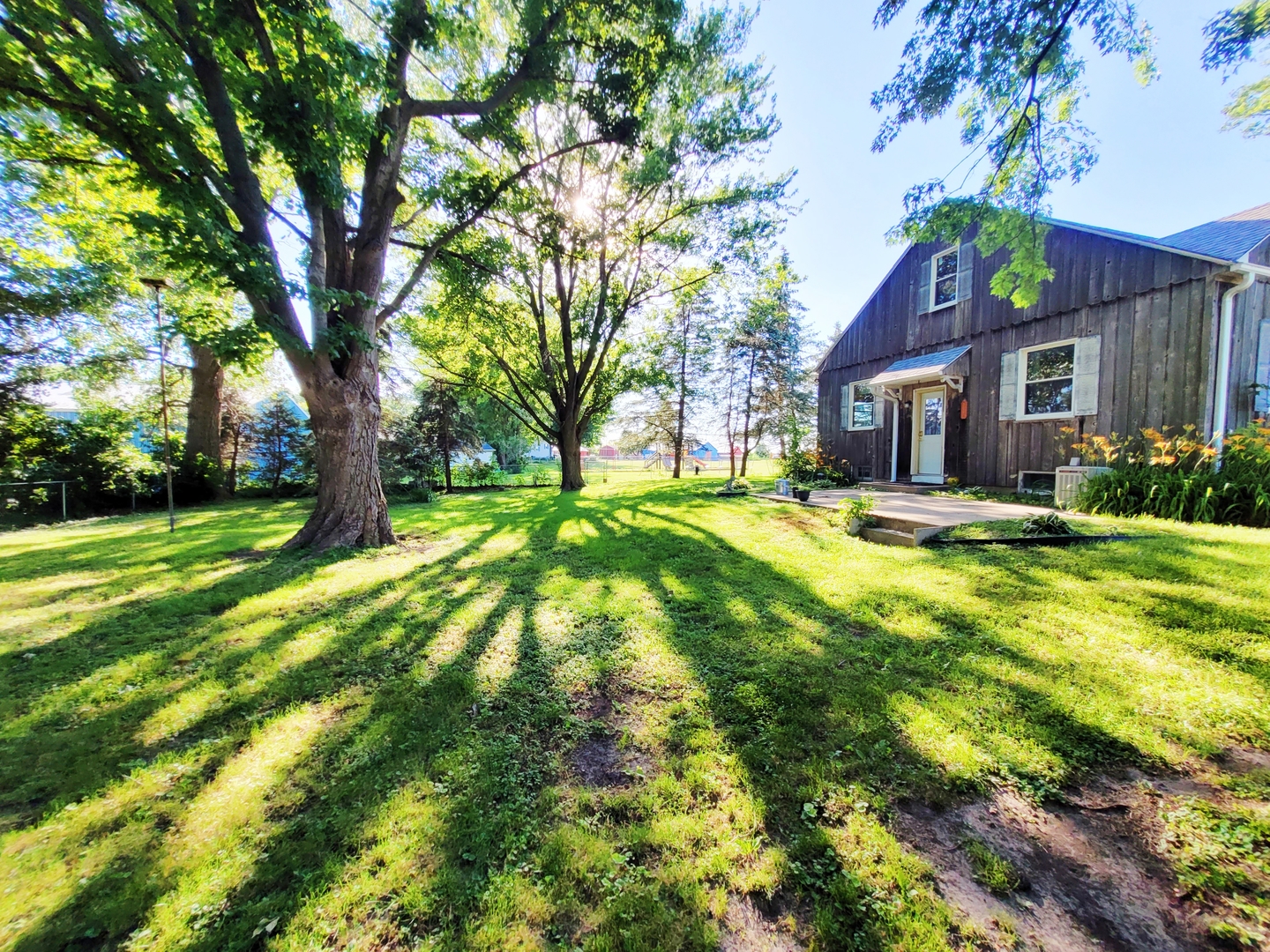 11393 Ward Road Morrison, IL 61270 - Photo 2 of 22 a front view of a house with a yard
