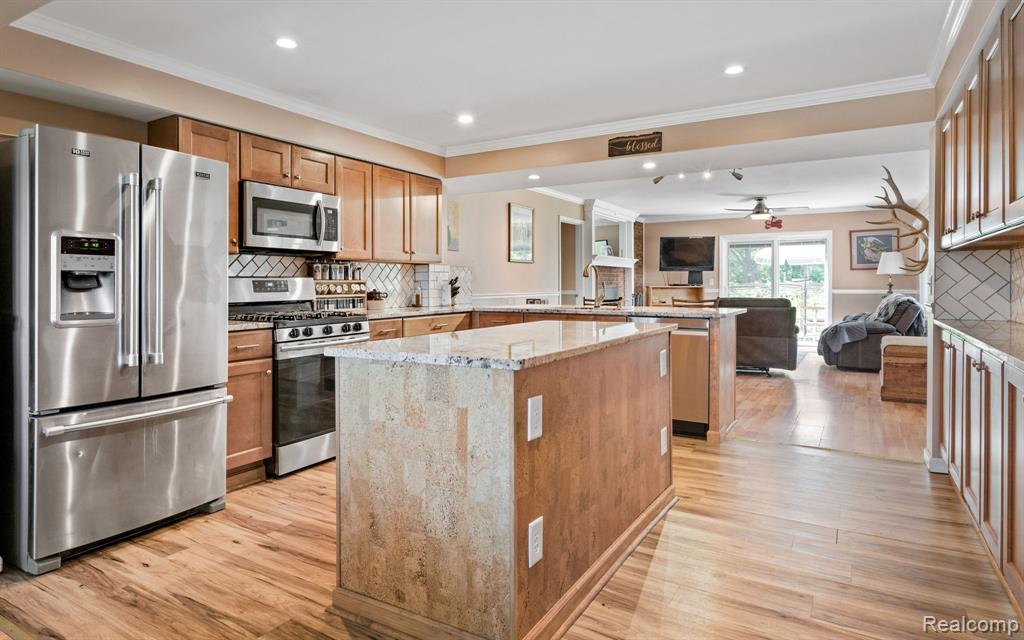 184 Crescent Road Waterford, MI 48327 - Photo 20 of 48 Gallery Image 20