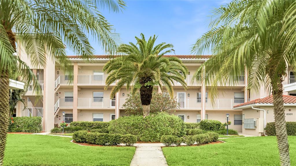 6501 Stone River Road, Unit 302 Bradenton, FL 34203 - Photo 3 of 38