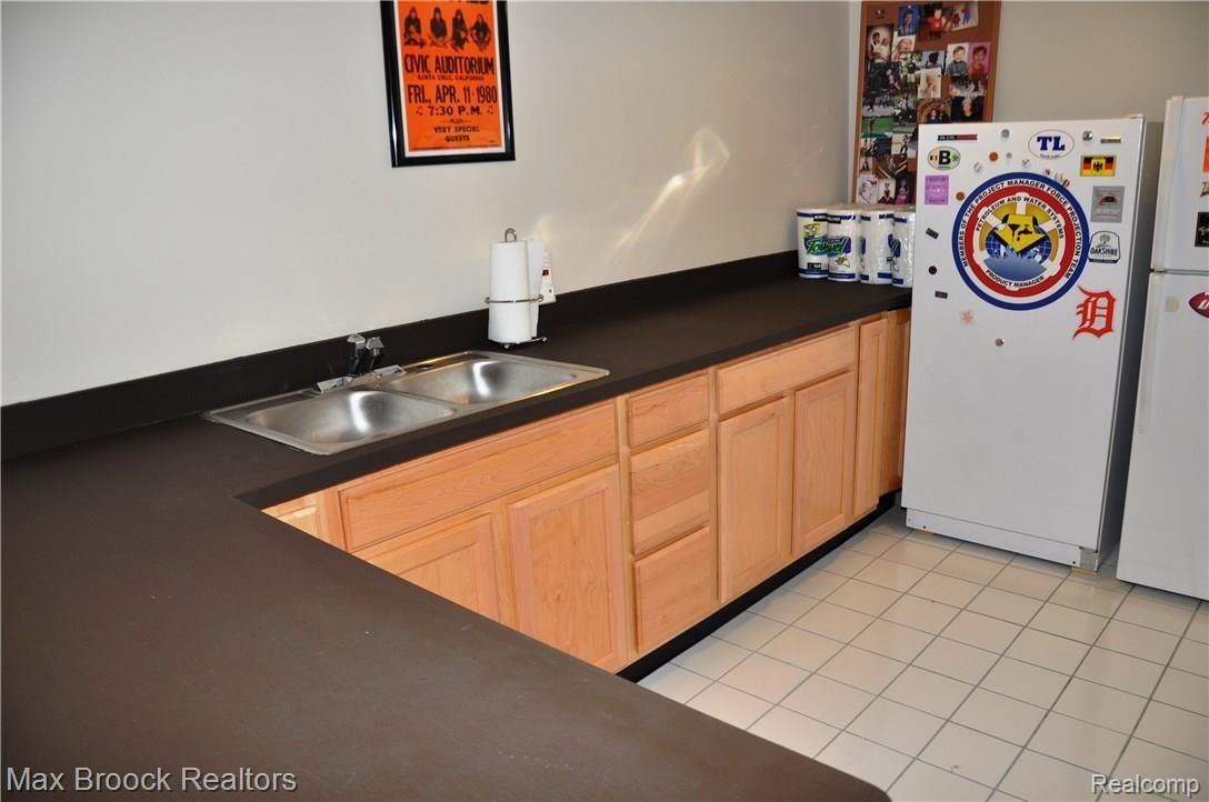 699 Twin Oaks Court Rochester, MI 48307 - Photo 38 of 65 DSC_0653.JPG