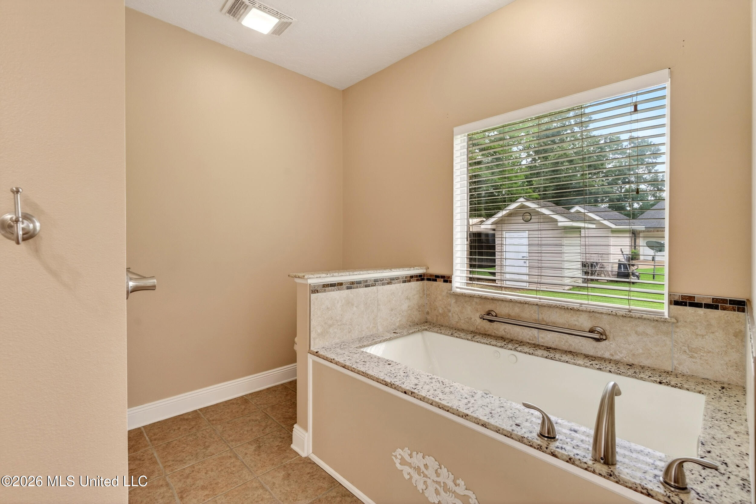 17 JM Carnell Road Poplarville, MS 39470 - Photo 28 of 65 28_28_primarybathroom