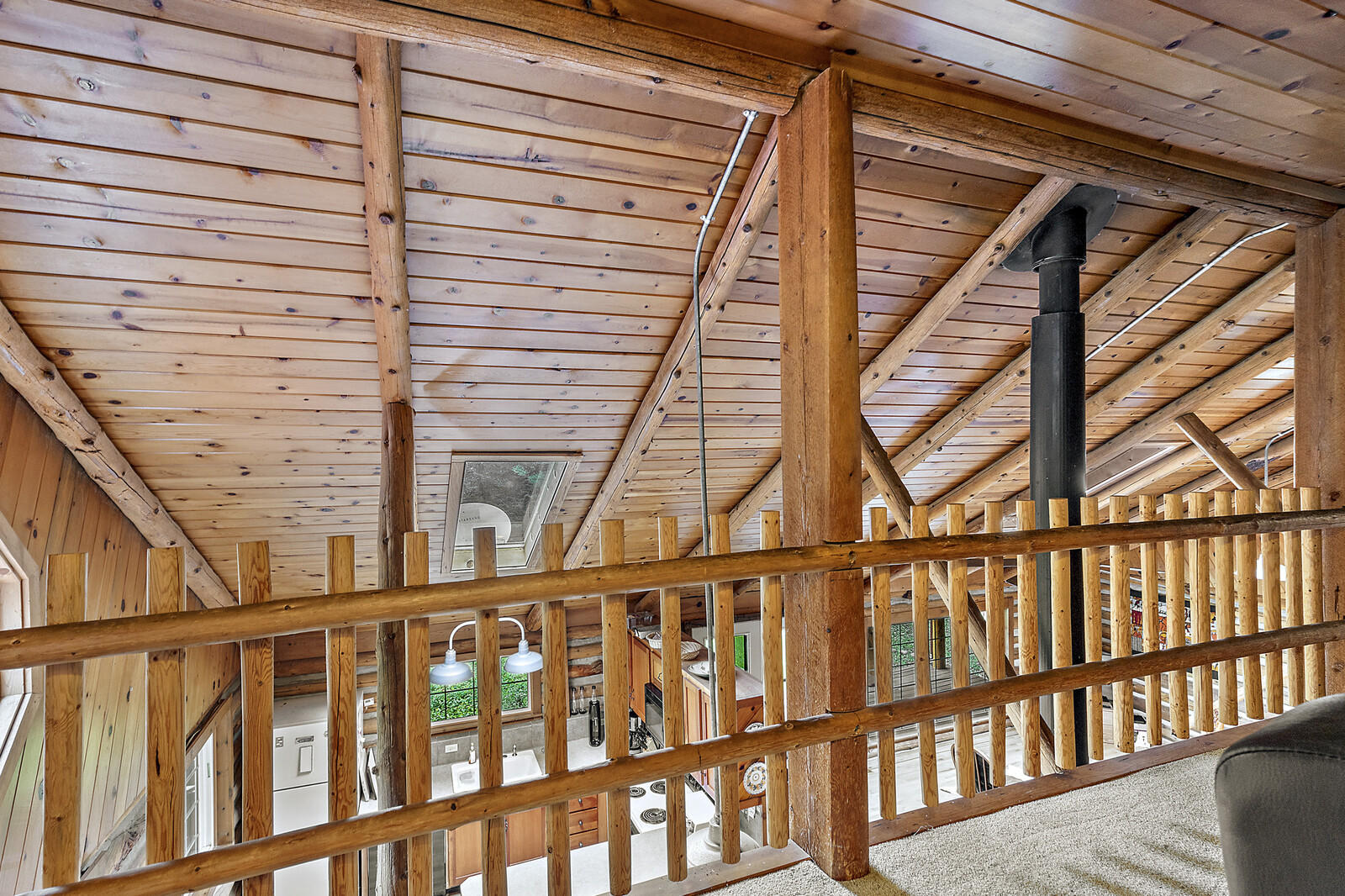 2266 Knowles Road Medford, OR 97501 - Photo 23 of 40 Well crafted logs make up the railing