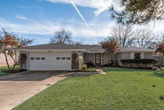 $574,900 | 2923 Southridge Drive, Grapevine, TX 76051