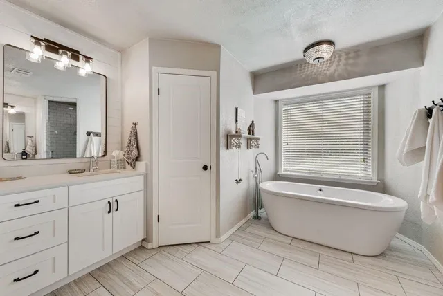 $574,900 | 2923 Southridge Drive, Grapevine, TX 76051