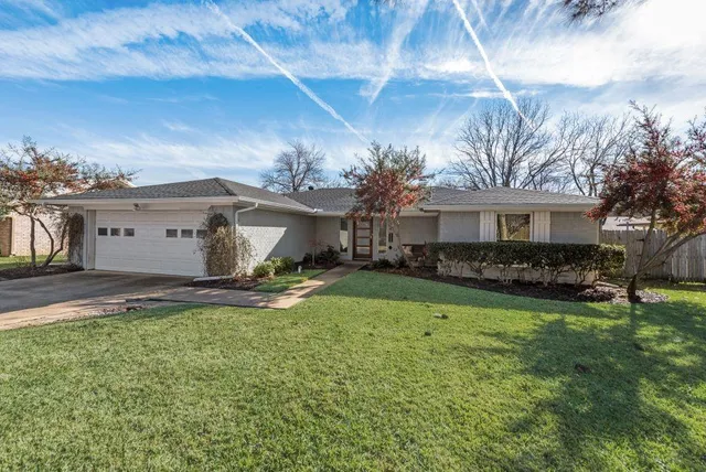 $574,900 | 2923 Southridge Drive, Grapevine, TX 76051