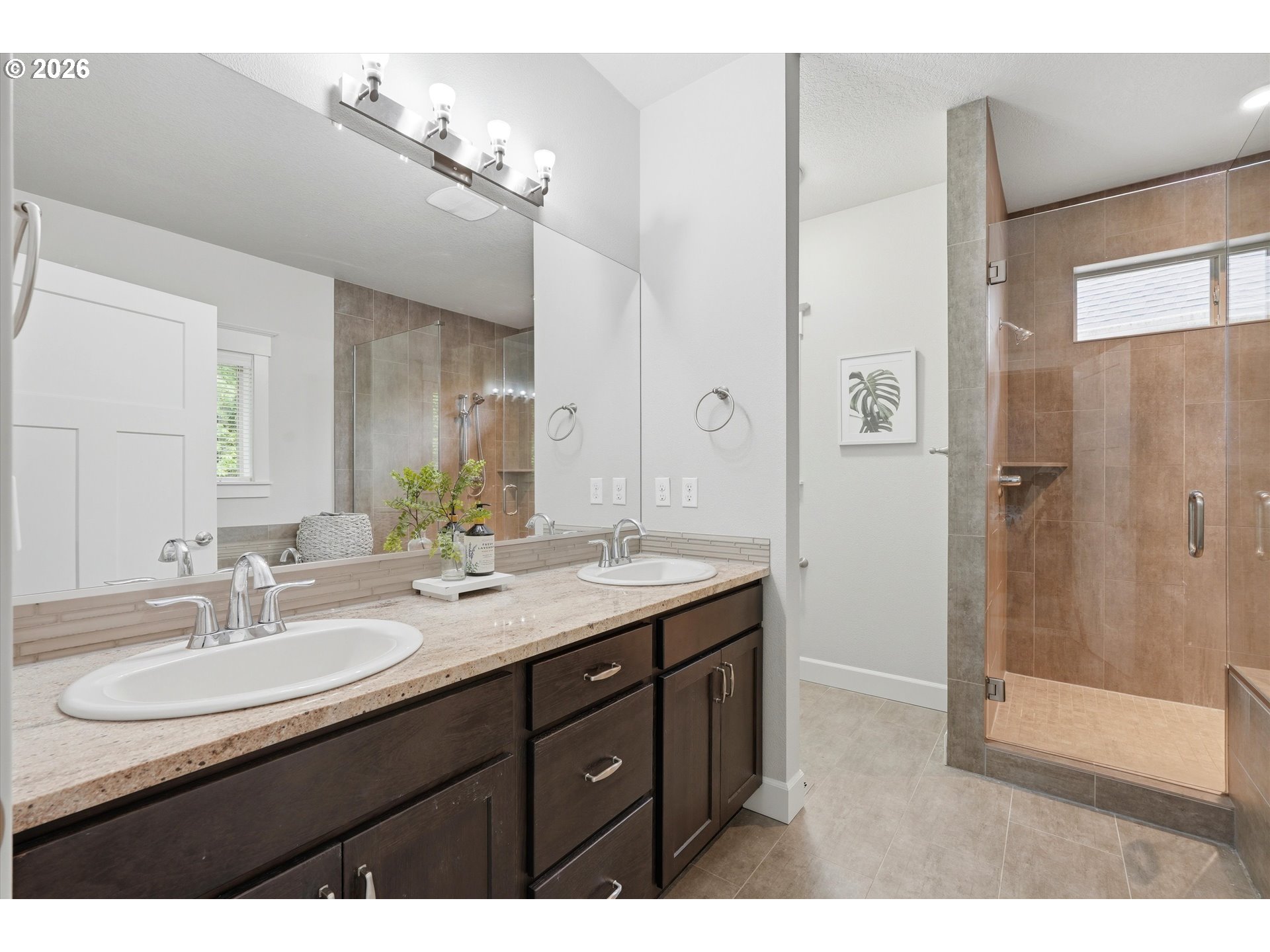 223 Southeast 29th Street Gresham, OR 97080 - Photo 24 of 40 Owner's Suite Bathroom