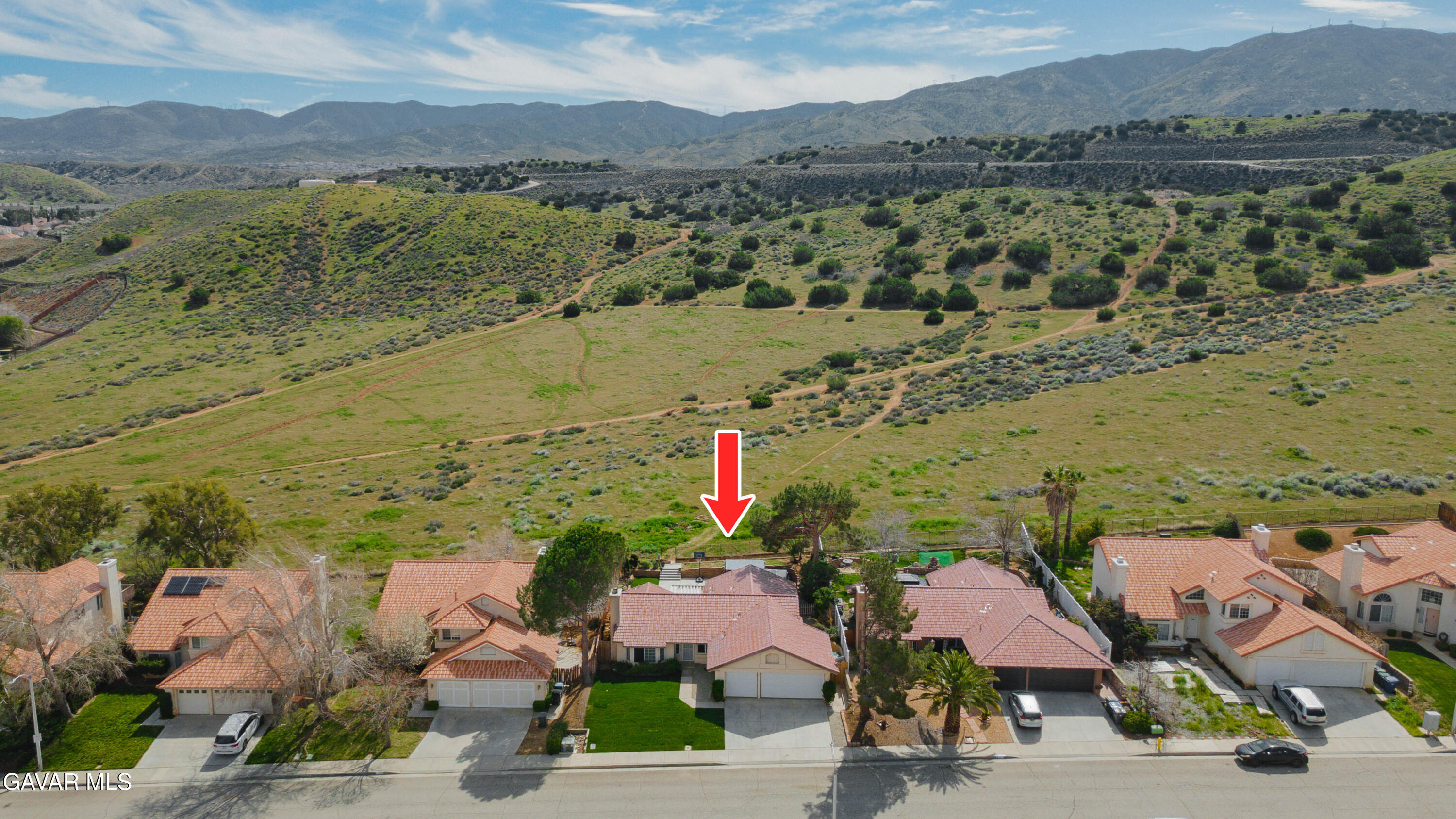 3046 Hampton Road Palmdale, CA 93551 - Photo 24 of 27 an aerial view of houses with a lake