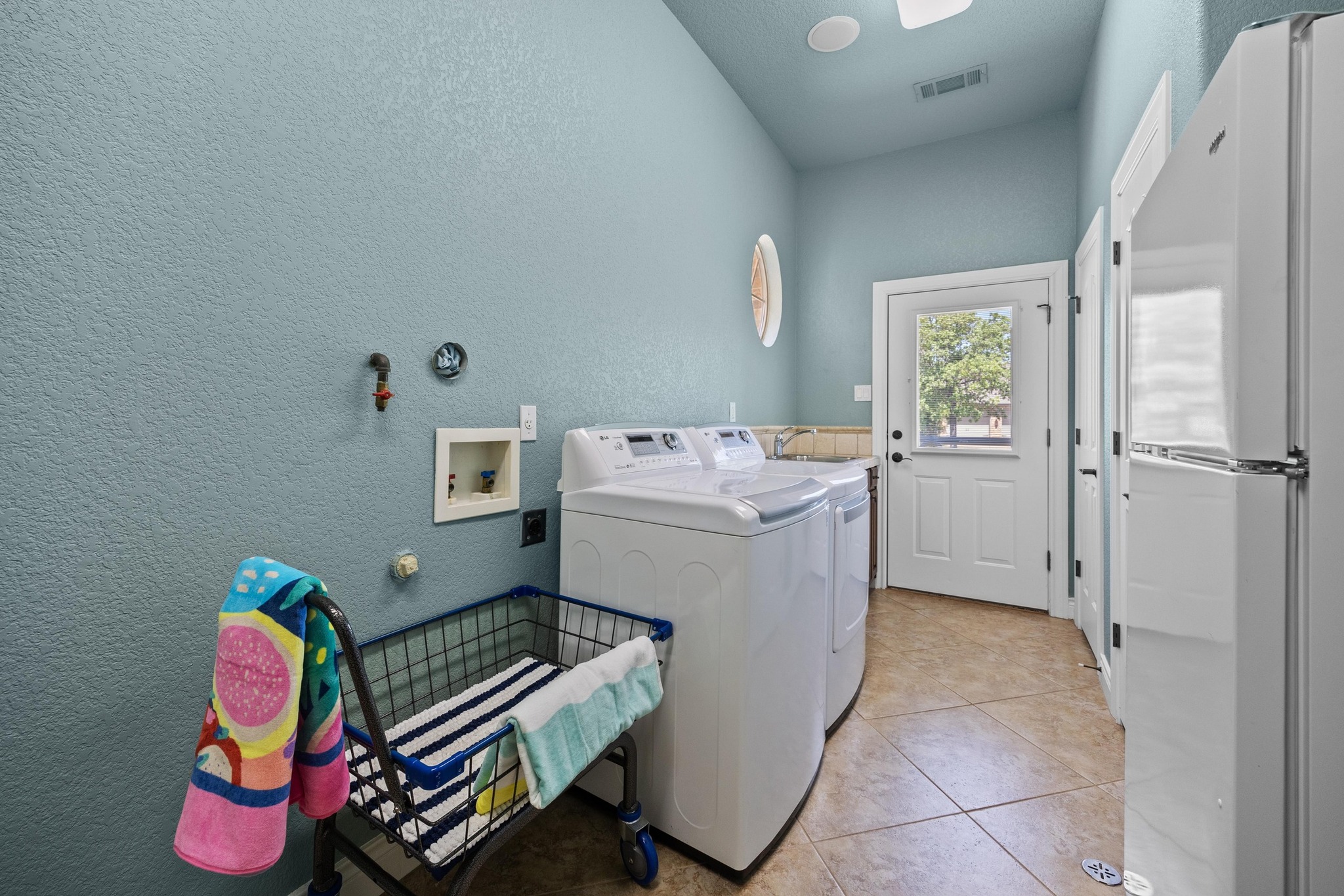 112 Shady Elm Georgetown, TX 78633 - Photo 25 of 31 a utility room with dryer and washer