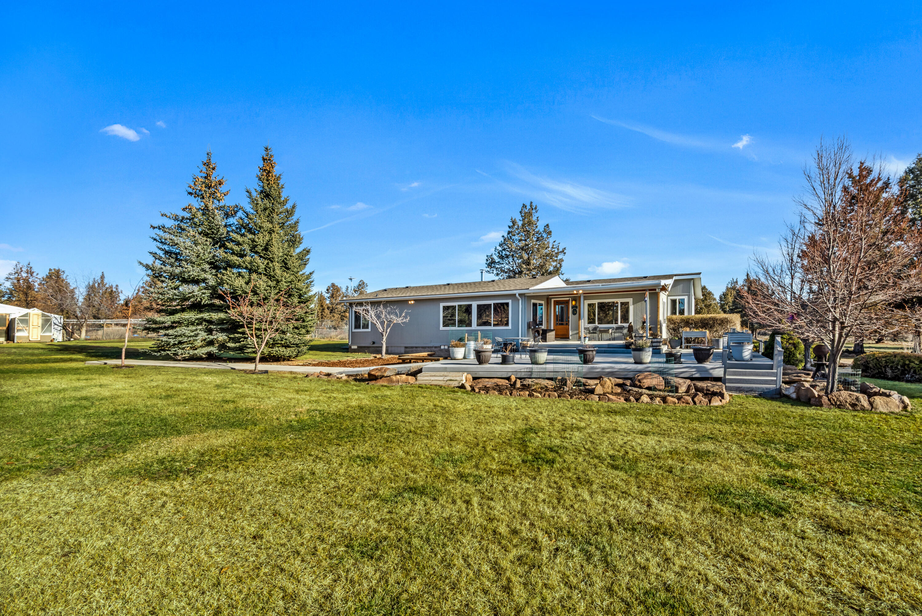 69975 Holmes Road Sisters, OR 97759 - Photo 3 of 32 3