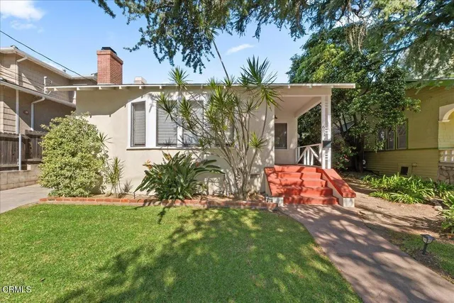 a front view of house with yard