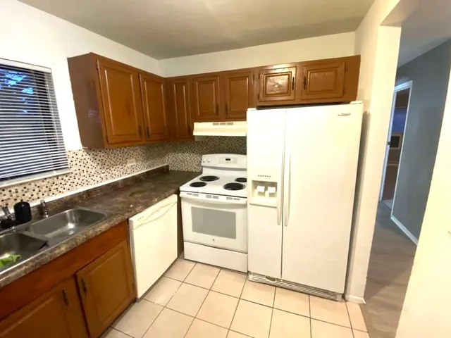 $1,500 | 4056 Bonhill Drive, Unit 2C, Arlington Heights, IL 60004