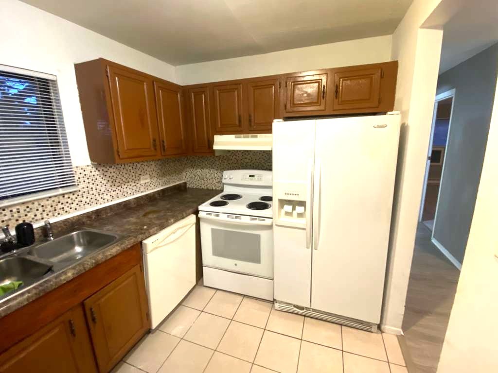 4056 Bonhill Drive, Unit 2C Arlington Heights, IL 60004 - Photo 2 of 10