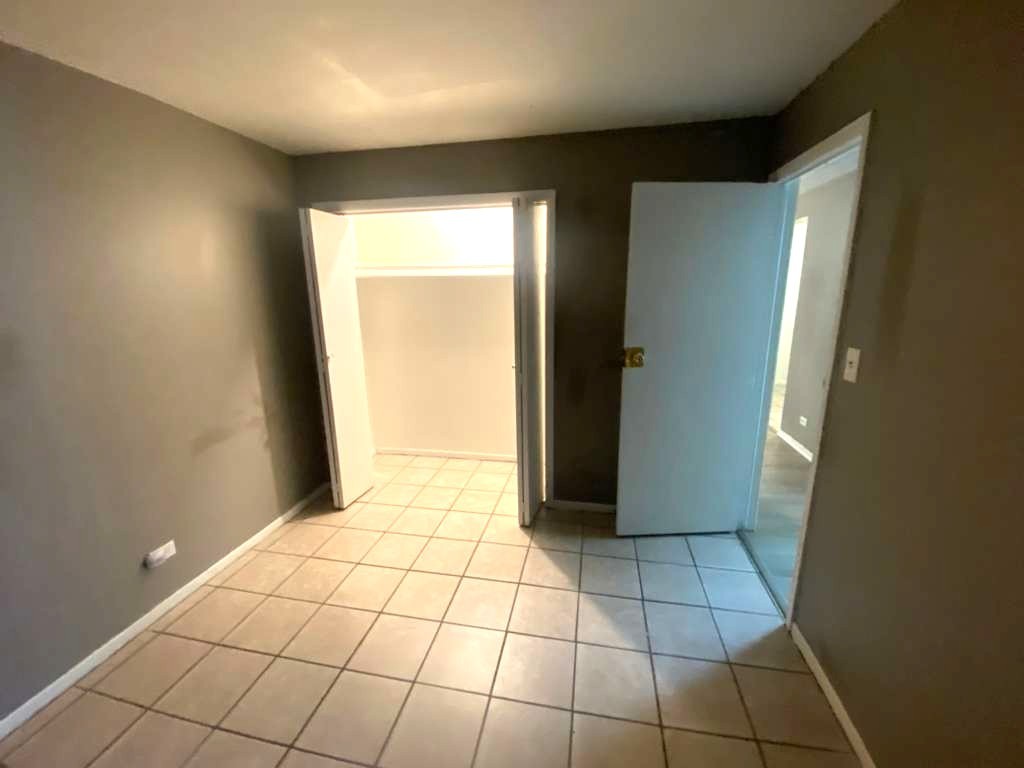 4056 Bonhill Drive, Unit 2C Arlington Heights, IL 60004 - Photo 5 of 10