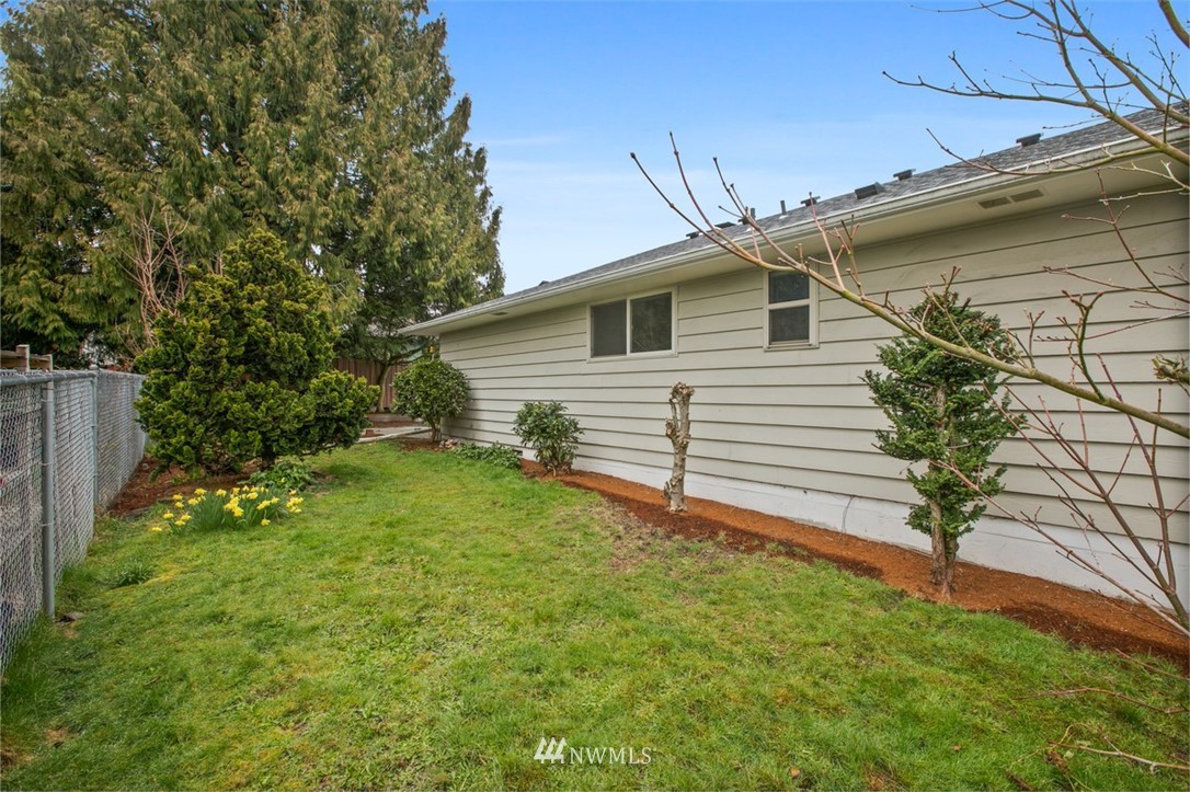 10602 Northeast 194th Street Bothell, WA 98011 - Photo 25 of 26 Gallery Image 25