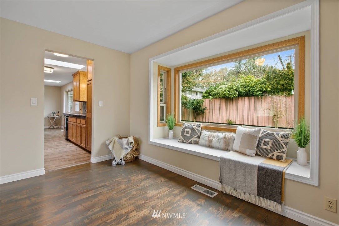 10602 Northeast 194th Street Bothell, WA 98011 - Photo 4 of 26 Gallery Image 4