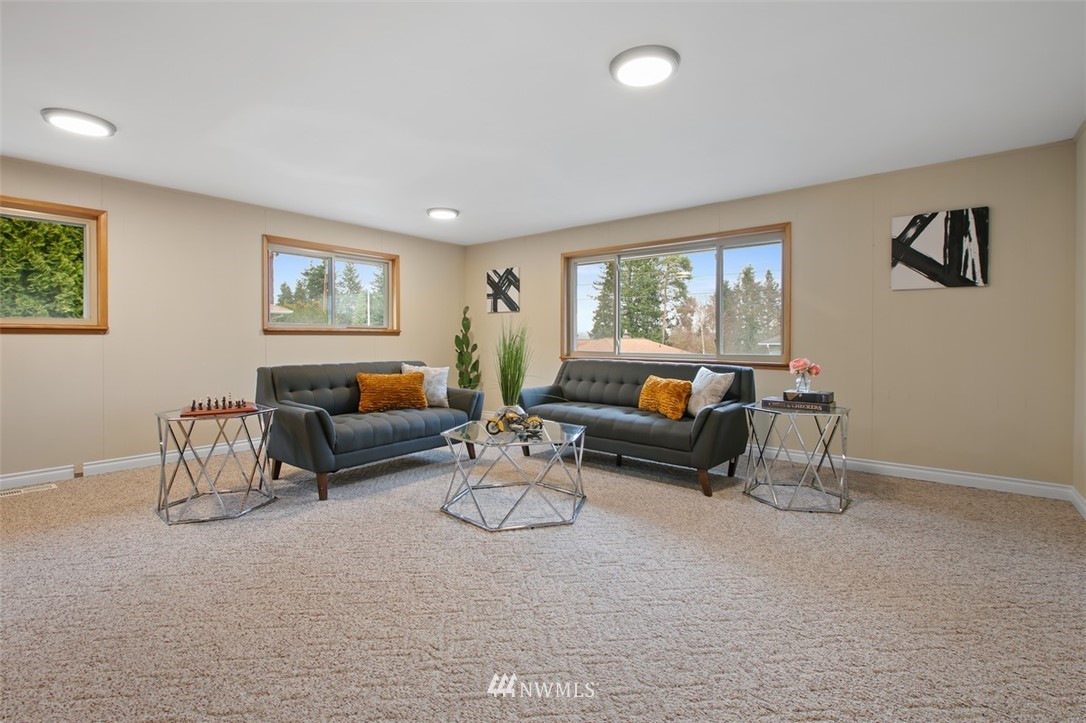 10602 Northeast 194th Street Bothell, WA 98011 - Photo 5 of 26 Gallery Image 5