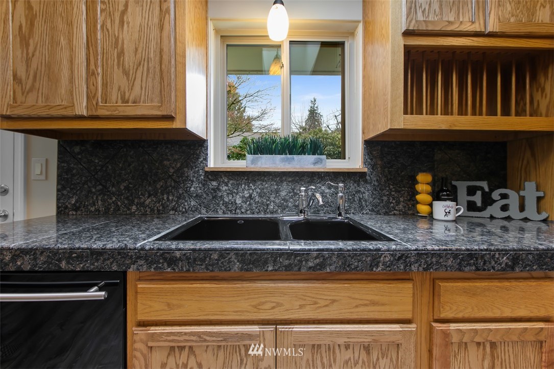 10602 Northeast 194th Street Bothell, WA 98011 - Photo 8 of 26 Gallery Image 8