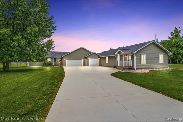 $879,000 | 2566 North 5 Mile Road, Midland, MI 48642