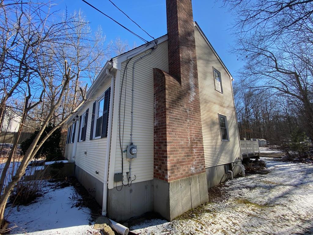 72 Old Douglas Road Webster, MA 01570 - Photo 2 of 25 Gallery Image 2