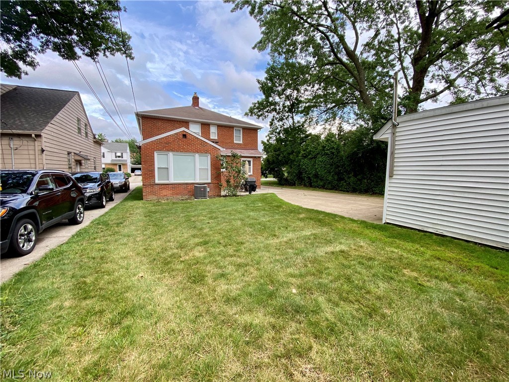 2462 Elmdale Road Cleveland, OH 44118 - Photo 2 of 14