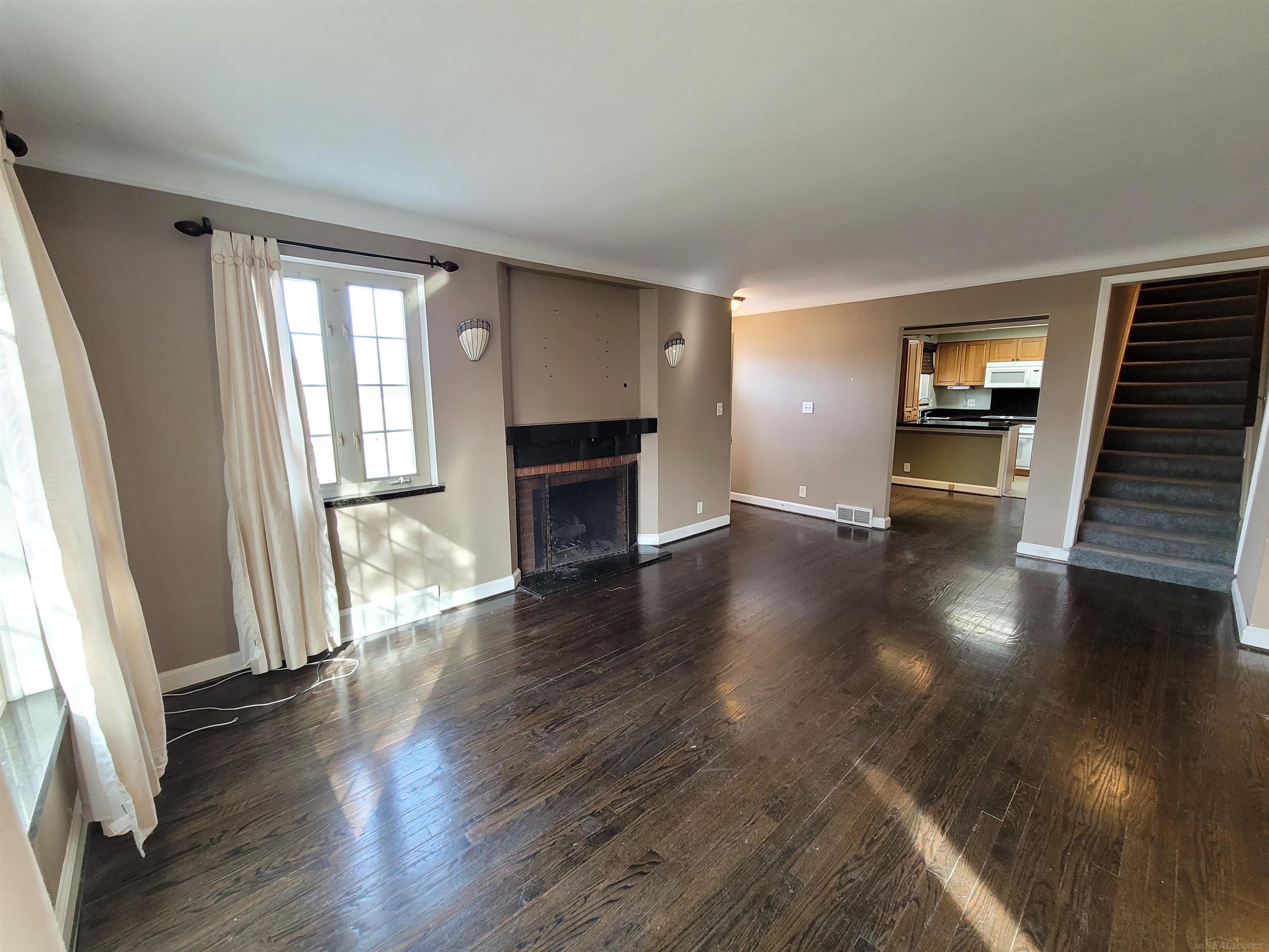 831 Roslyn Road Grosse Pointe, MI 48236 - Photo 6 of 46