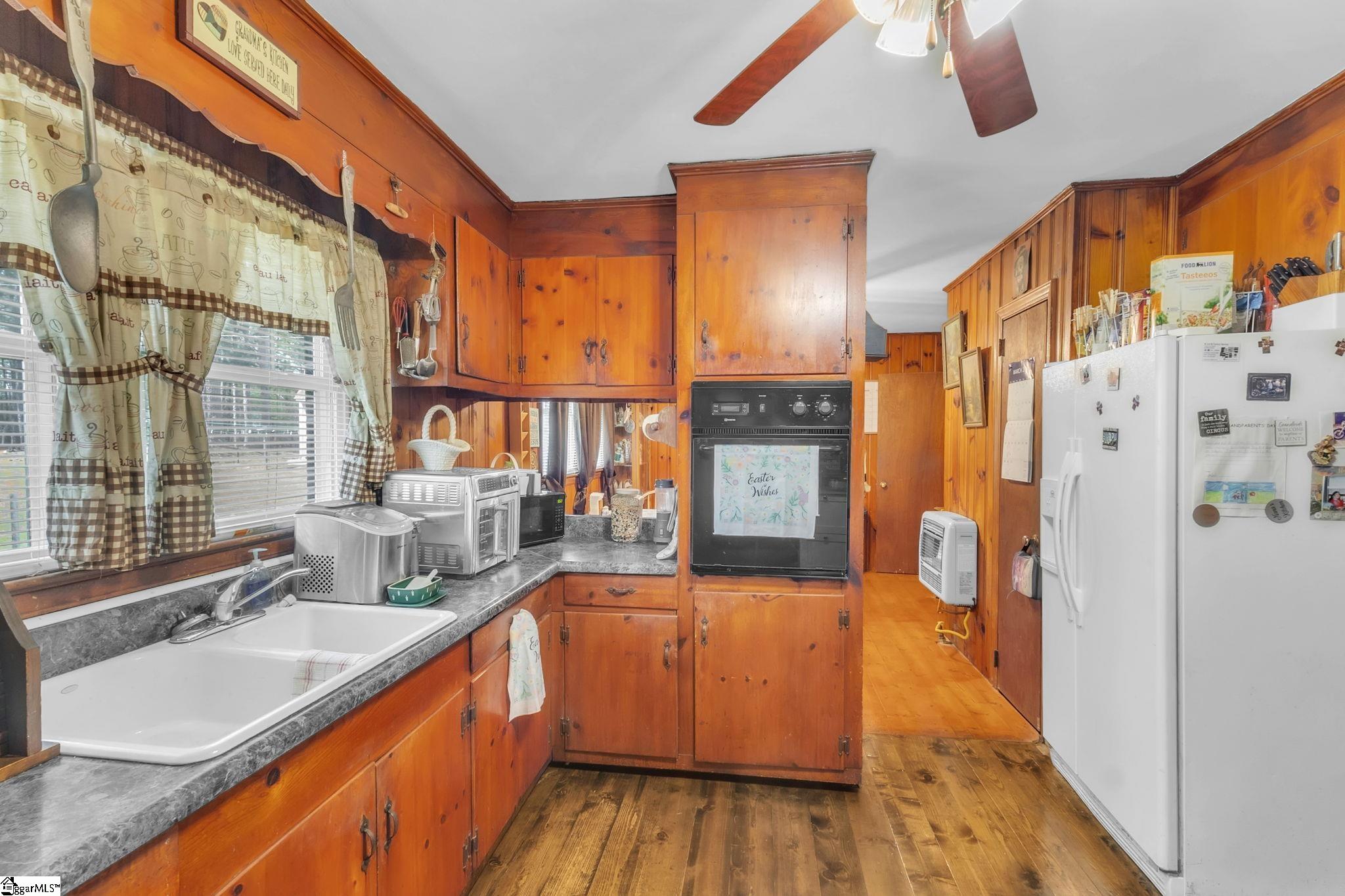 158 Lee Carey Road Laurens, SC 29360 - Photo 11 of 25