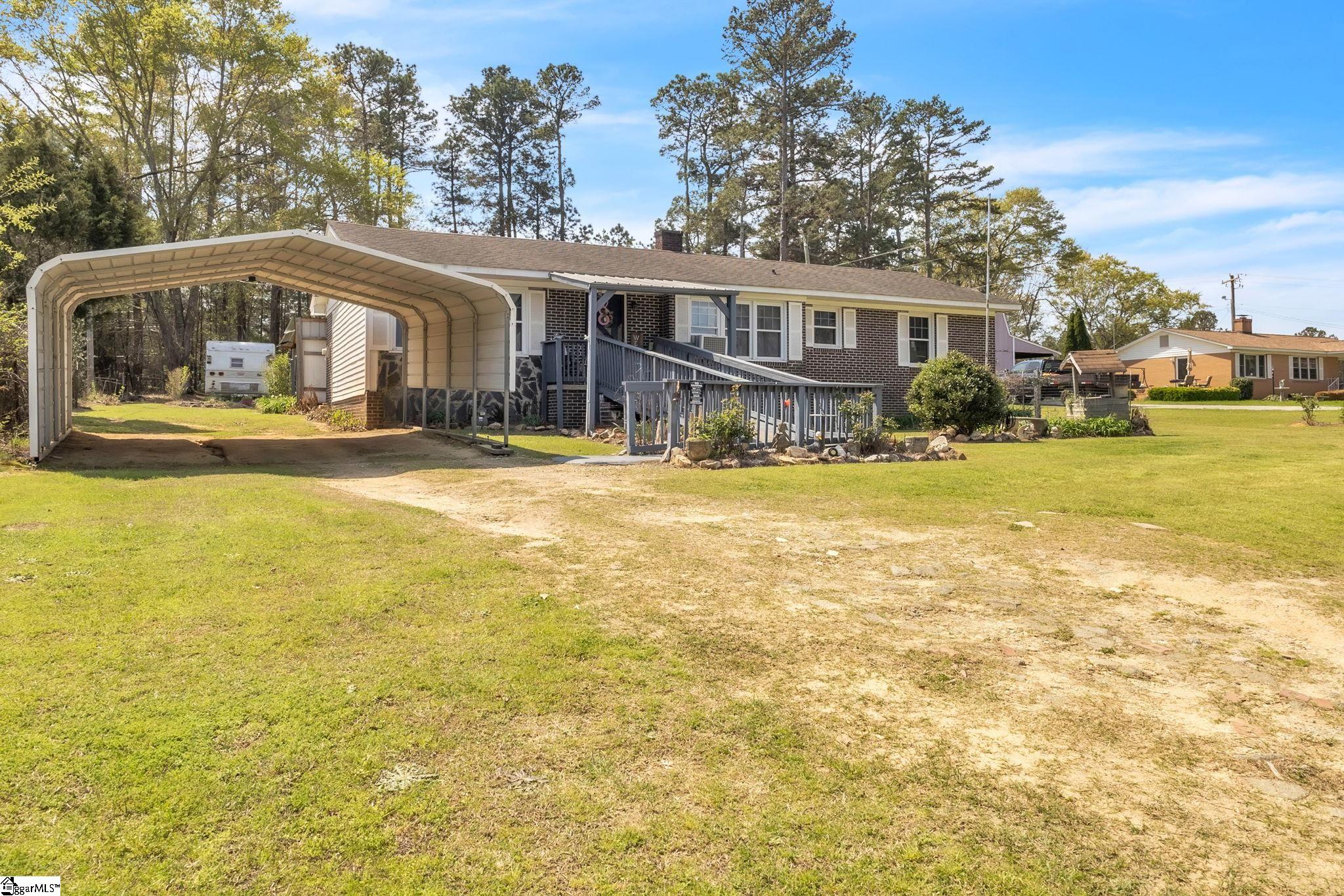 158 Lee Carey Road Laurens, SC 29360 - Photo 3 of 25