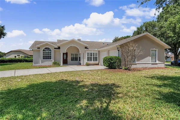 $325,000 | 6208 Huntington Drive, Zephyrhills, FL 33542