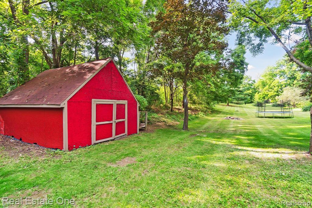 12160 Rattalee Lake Road Davisburg, MI 48350 - Photo 3 of 46