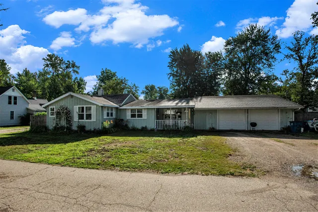 $204,000 | 1021 1st Street, Bangor, MI 49013