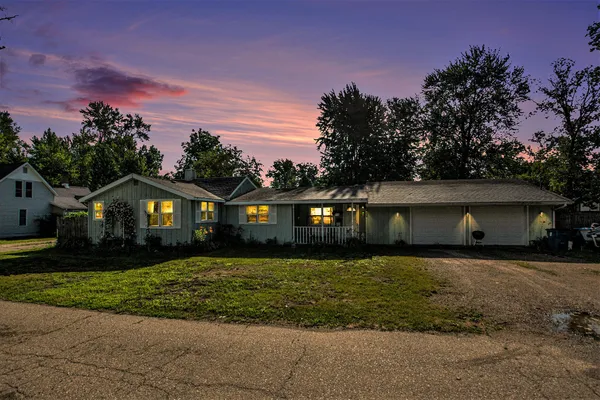 $199,900 | 1021 1st Street, Bangor, MI 49013