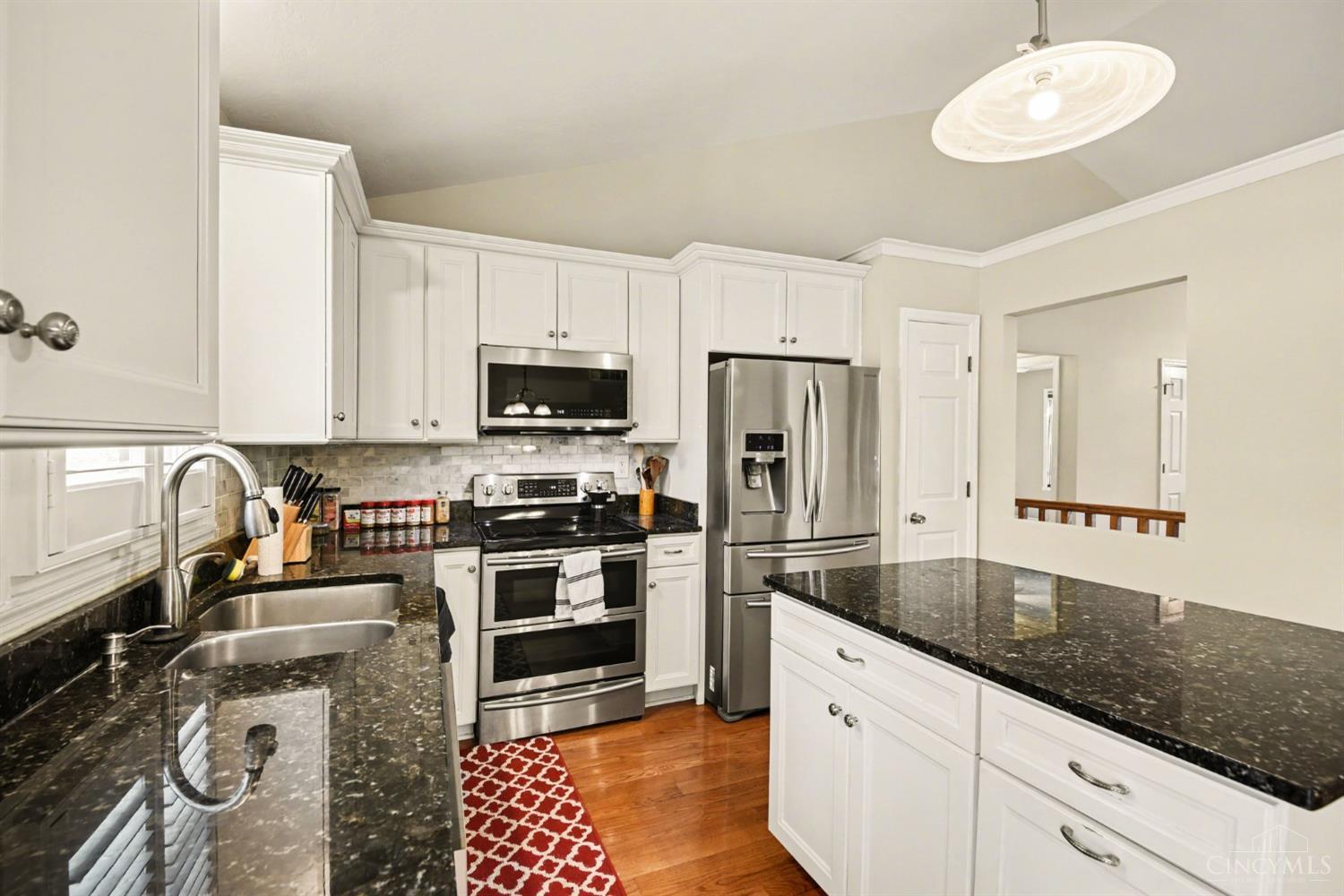 3623 Reemelin Road Cincinnati, OH 45211 - Photo 10 of 27
