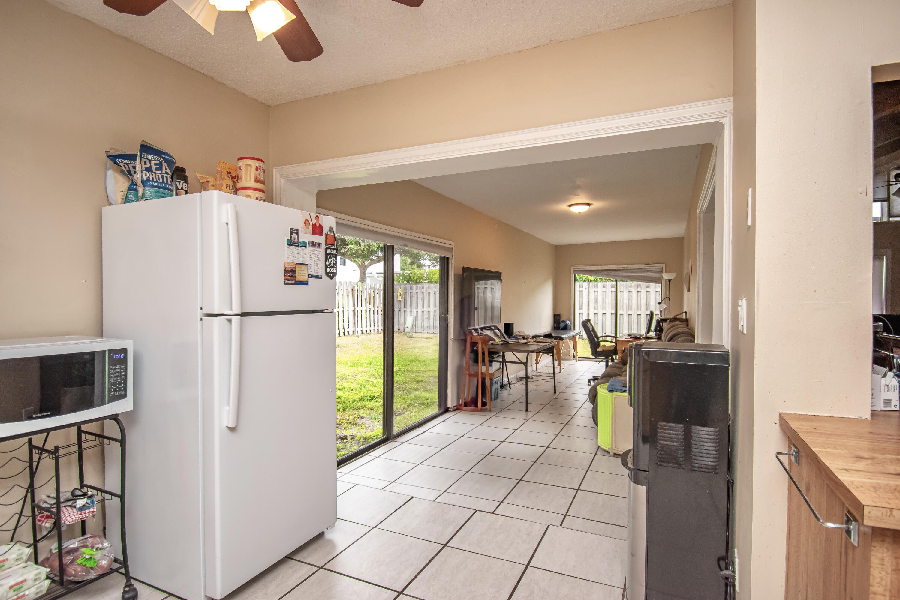 21566 Arbor Way Boca Raton, FL 33433 - Photo 12 of 40 7779621B-D9D5-4B2F-8841-E9C4CD39E9AA