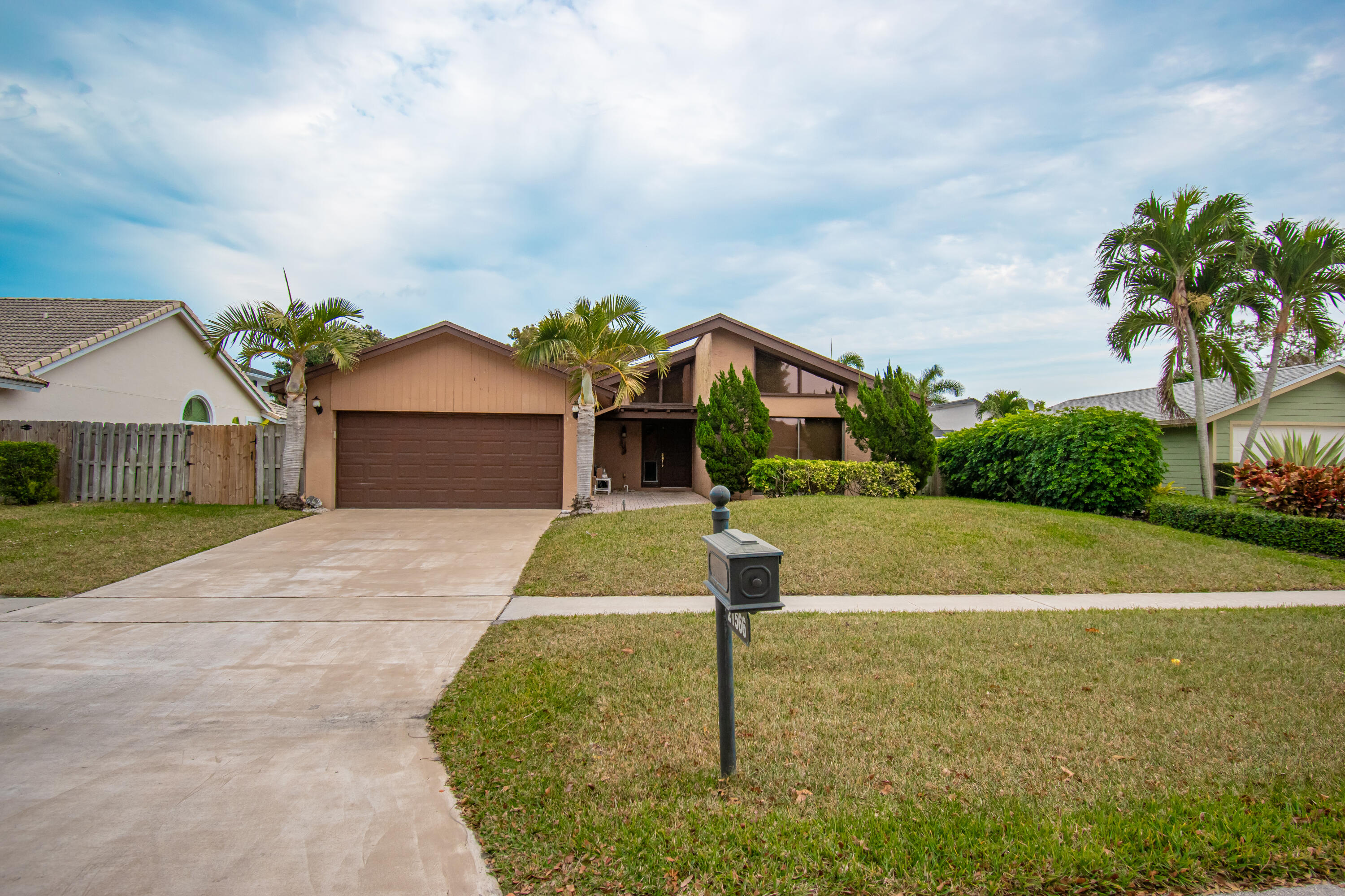 21566 Arbor Way Boca Raton, FL 33433 - Photo 2 of 40 650F294F-6D59-4613-8CC6-1B947E941B79
