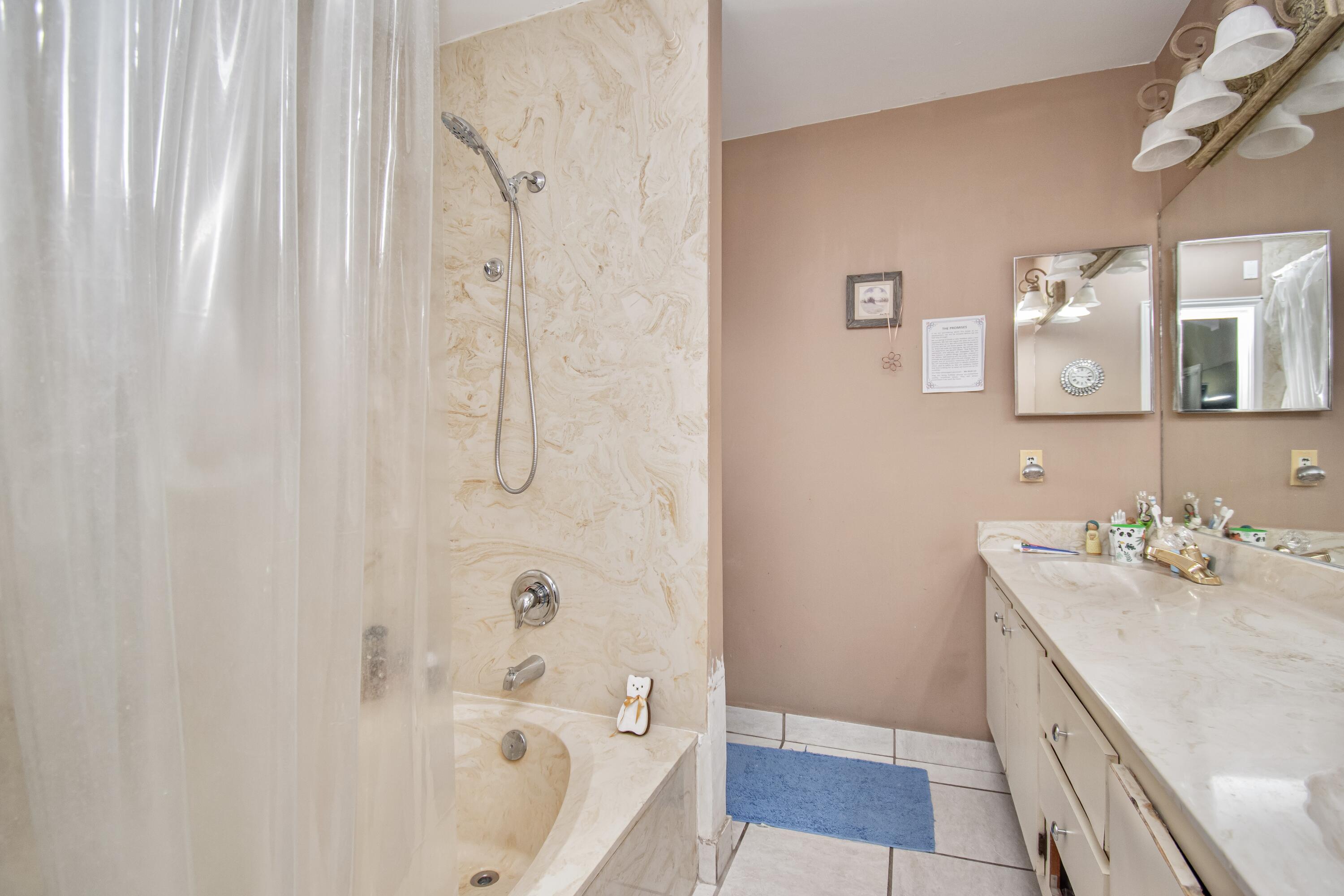 21566 Arbor Way Boca Raton, FL 33433 - Photo 27 of 40 2E483988-362B-42F8-B854-5BDD8C2F2CCB