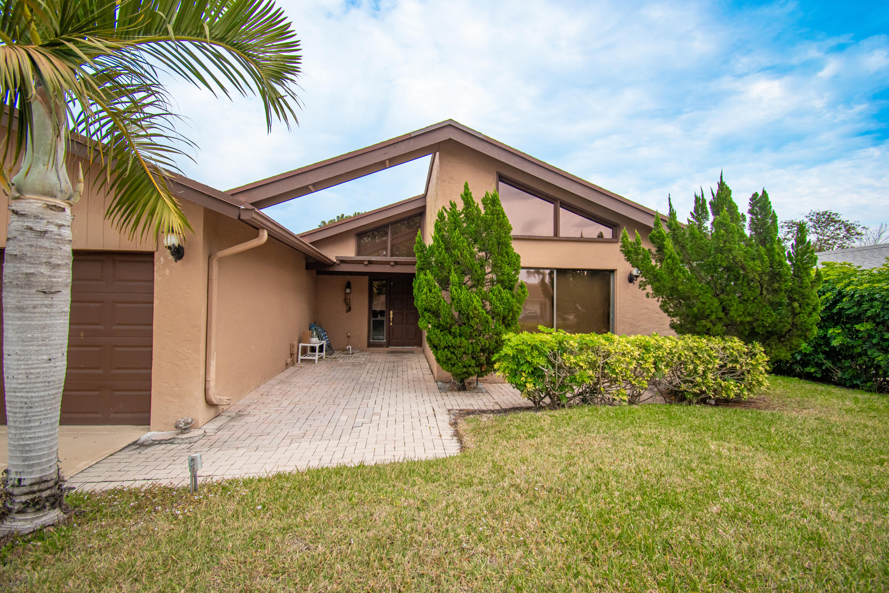 21566 Arbor Way Boca Raton, FL 33433 - Photo 4 of 40 0211B633-1D07-47DC-ABDE-E2976FE1D13F