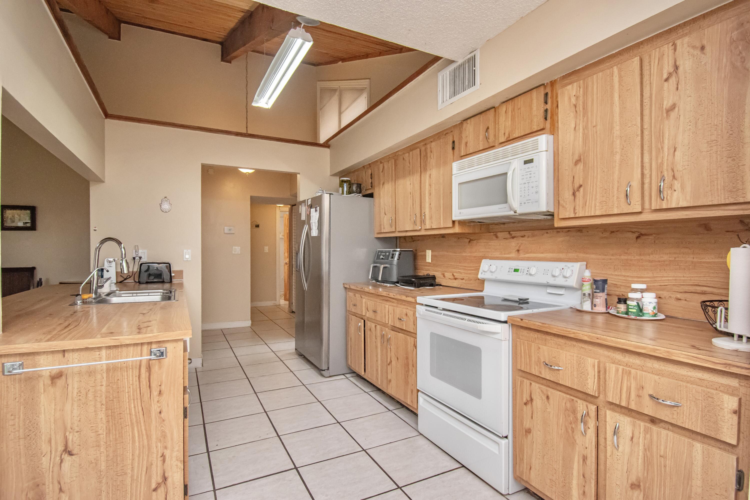 21566 Arbor Way Boca Raton, FL 33433 - Photo 6 of 40 D9DAF02B-4DE2-4A06-AF05-91C7377C7F9D