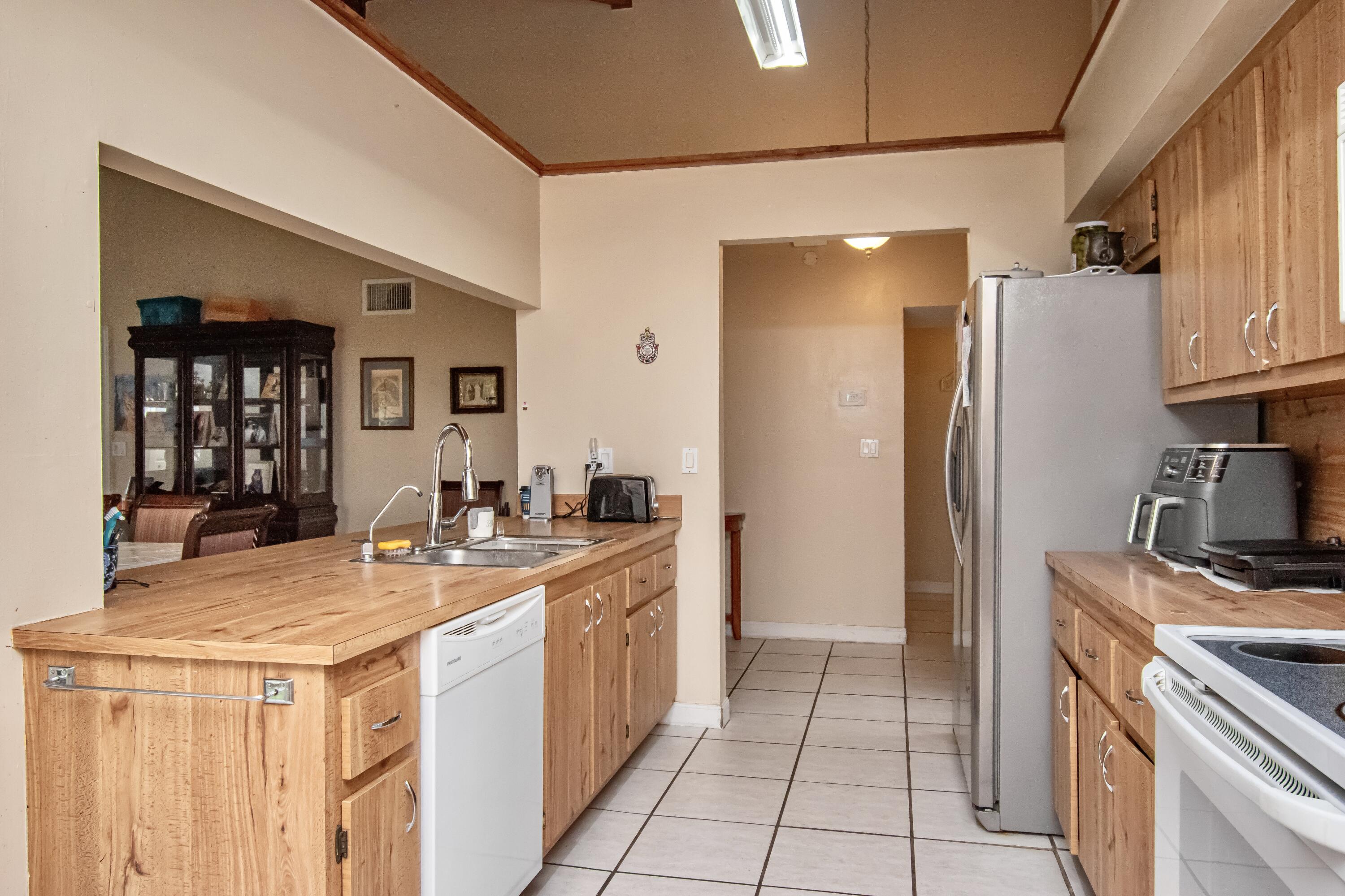 21566 Arbor Way Boca Raton, FL 33433 - Photo 8 of 40 2B3EF062-C63F-46CC-A1EC-ED6367F928A3