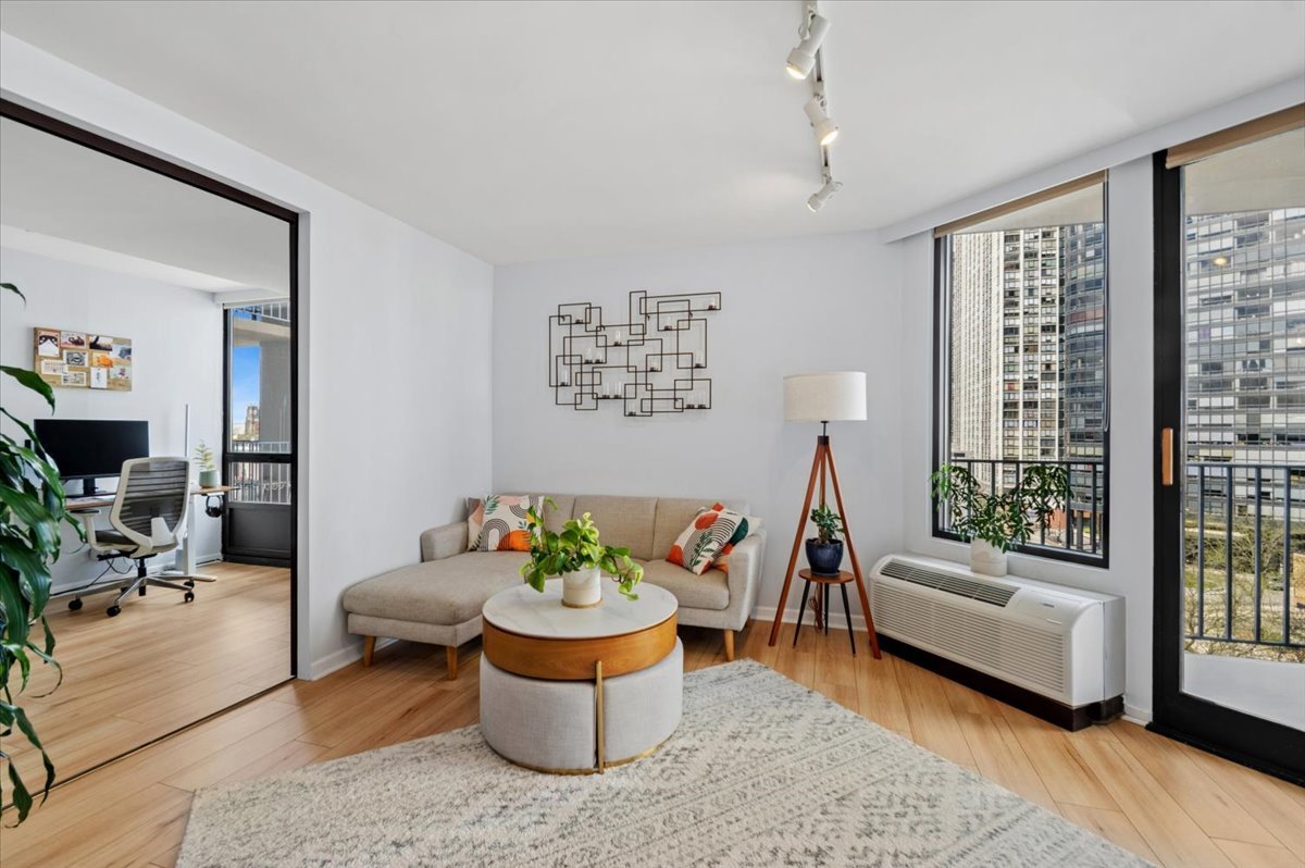 5320 North Sheridan Road, Unit 708 Chicago, IL 60640 - Photo 6 of 19 a living room with furniture and a potted plant