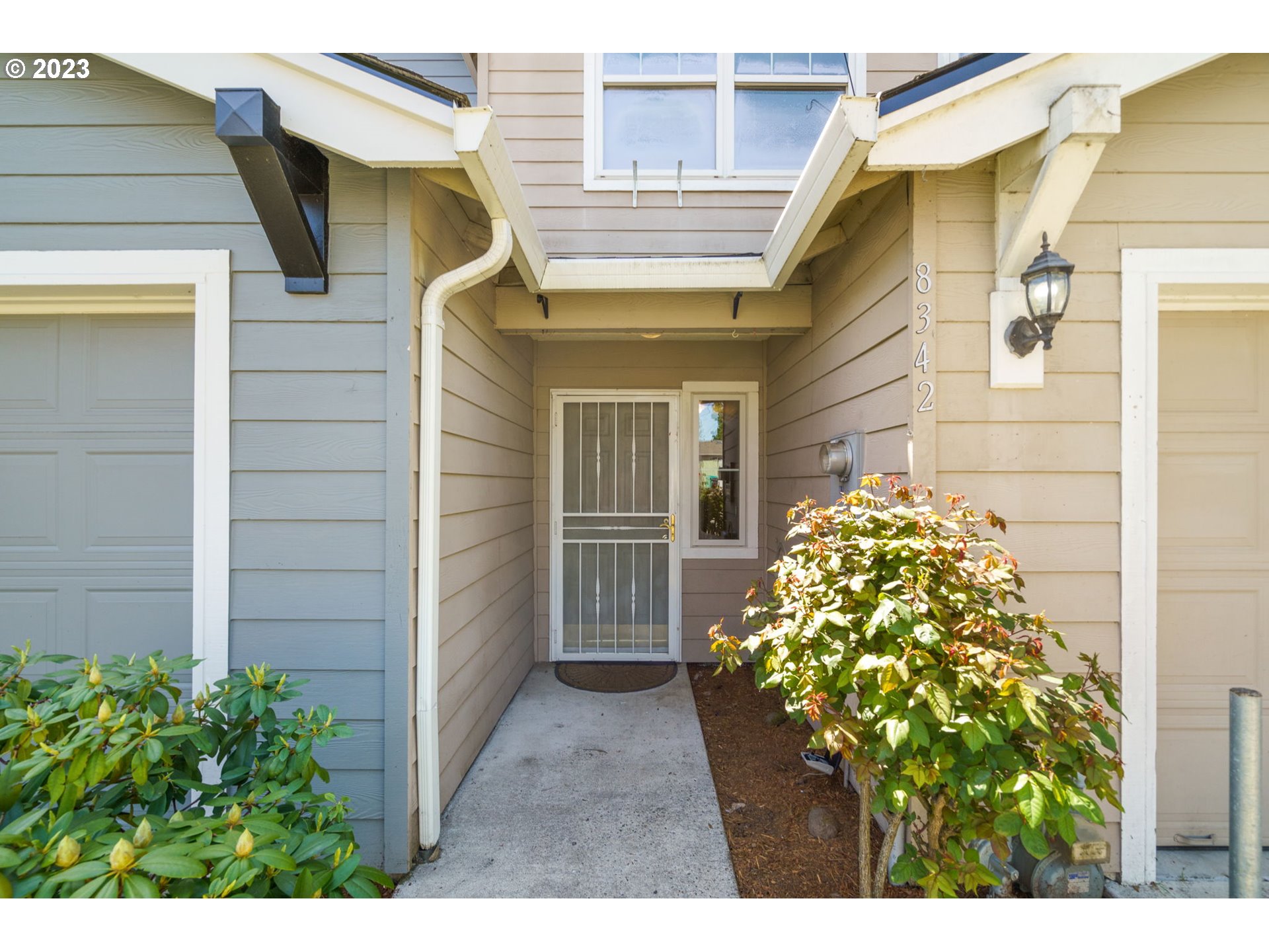 8342 Southeast Clinton Street Portland, OR 97266 - Photo 2 of 25 a view of entryway