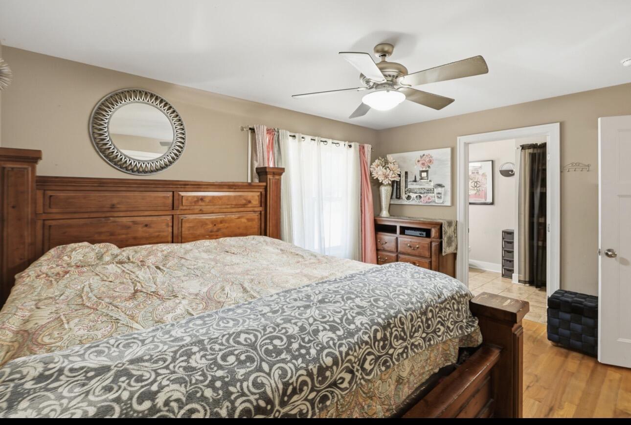 1015 Monroe Street Benton Harbor, MI 49022 - Photo 10 of 24 IMG_4900