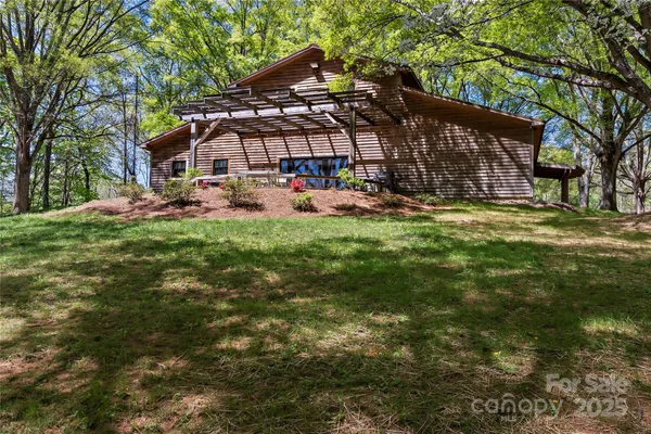 a view of a house with backyard and sitting area