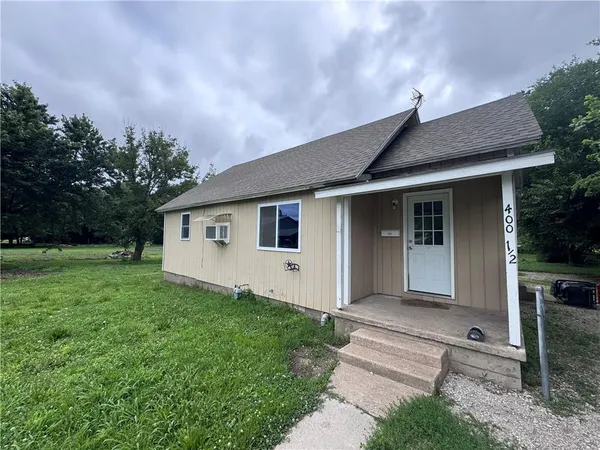$75,000 | 400 1/2 North Oak Street, Garnett, KS 66032