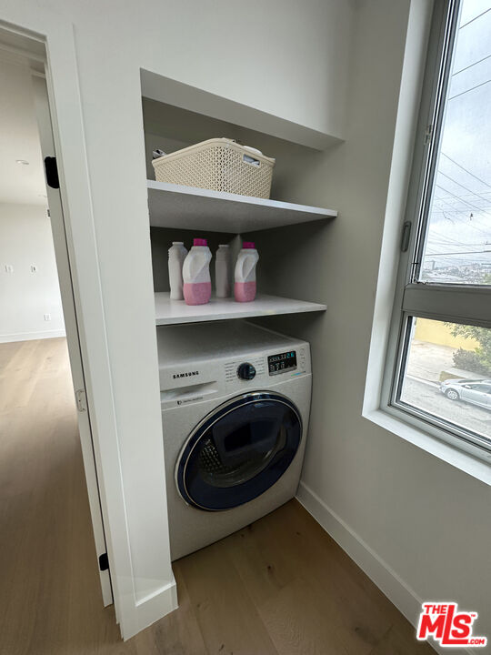 1900 20th Street, Unit B Santa Monica, CA 90404 - Photo 12 of 14 a utility room with dryer and washer