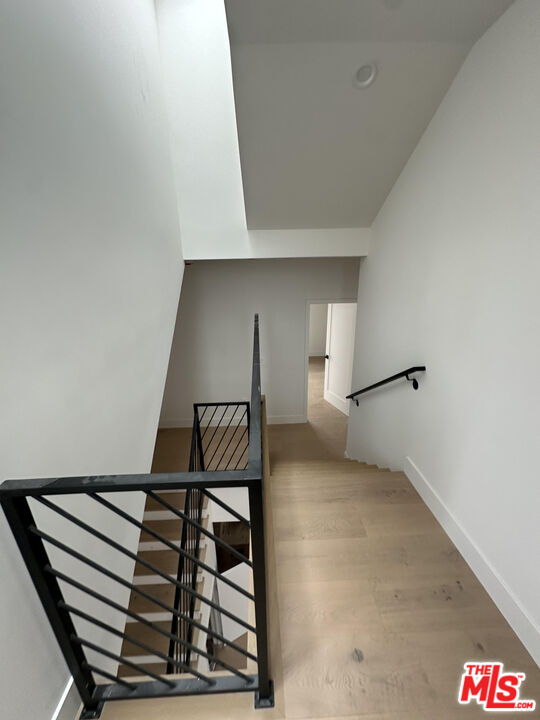 1900 20th Street, Unit B Santa Monica, CA 90404 - Photo 5 of 14 a view of entryway