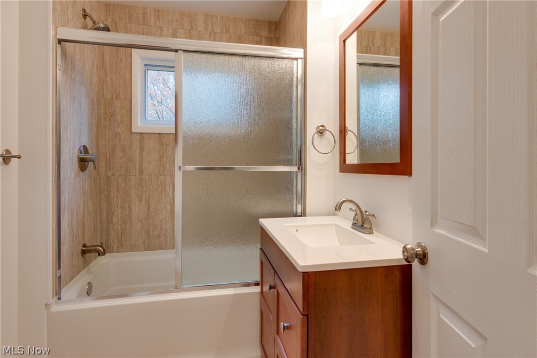 38705 Chardon Road Willoughby Hills, OH 44094 - Photo 22 of 35 Bathroom on main level with tiled shower and bath combo - great vanity with neutral top - all great fixtures and mirror is stylish and matches rest of decor