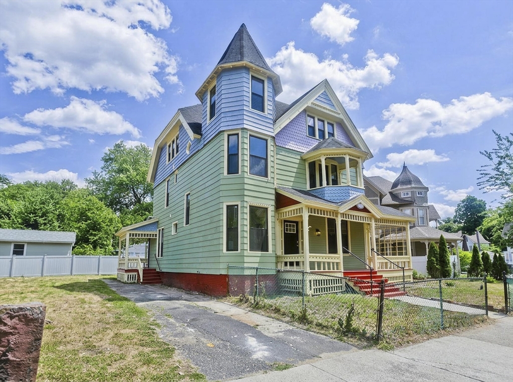205 St James Avenue Springfield, MA 01109 - Photo 3 of 28