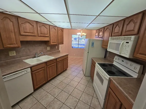 $1,250 | 10105 West Campana Drive, Sun City, AZ 85351