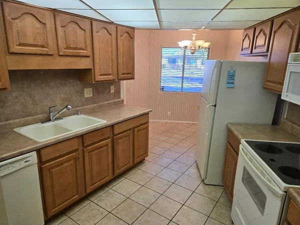 $1,250 | 10105 West Campana Drive, Sun City, AZ 85351