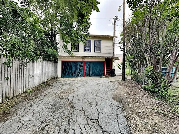 a view of a house with a yard and garage